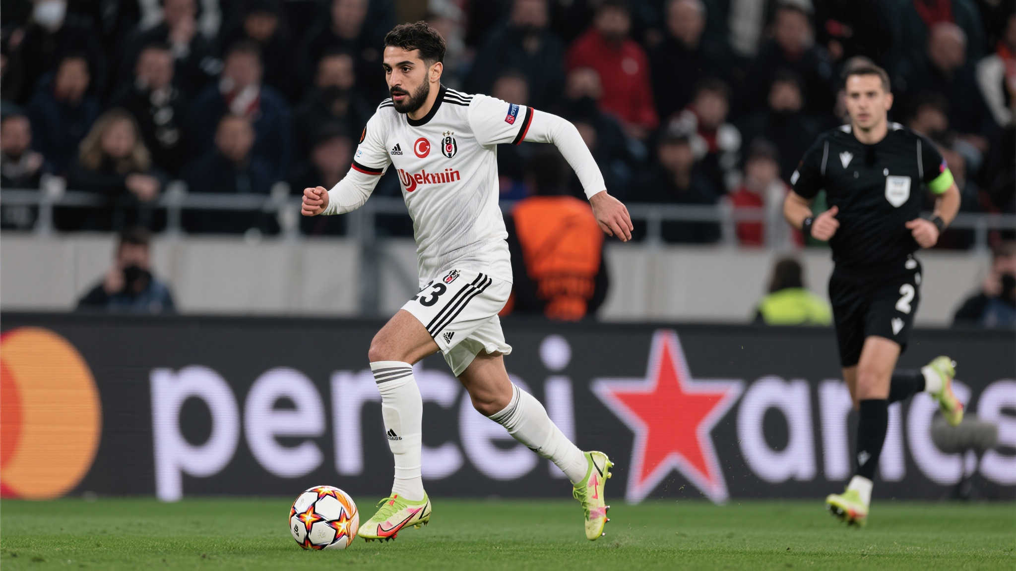 技术全面助推他稳占主力位置
伊尔迪兹不仅具备卓越