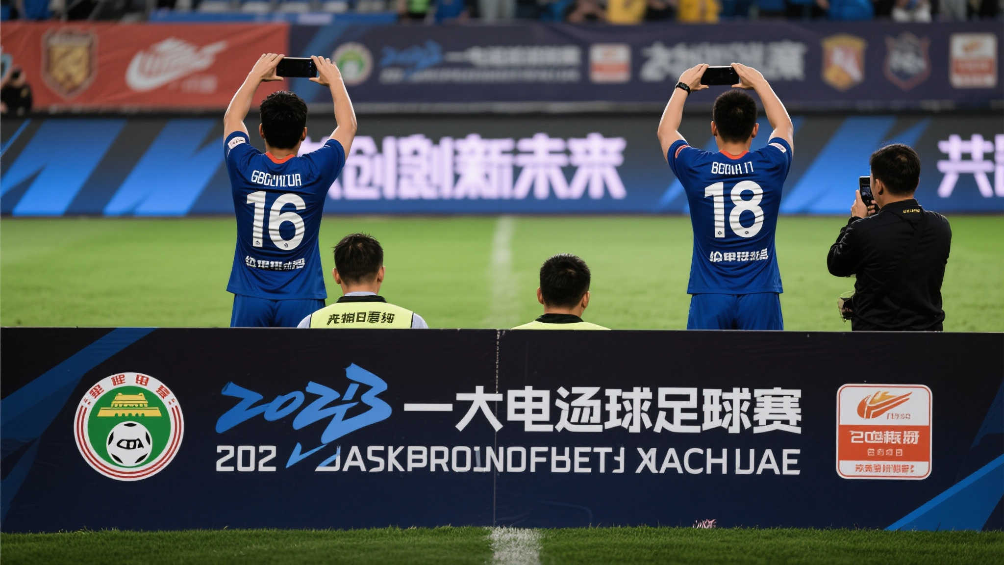 巴萨中卫将被出售,罗马诺:克里斯滕森今夏或迎转会 这样的局面不仅反映着大环境下职业足球商业化带来的冲